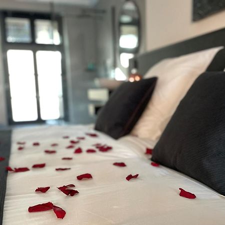 Ennea - Jacuzzi & Luxury Suites (Adults Only) Perpignan Bagian luar foto