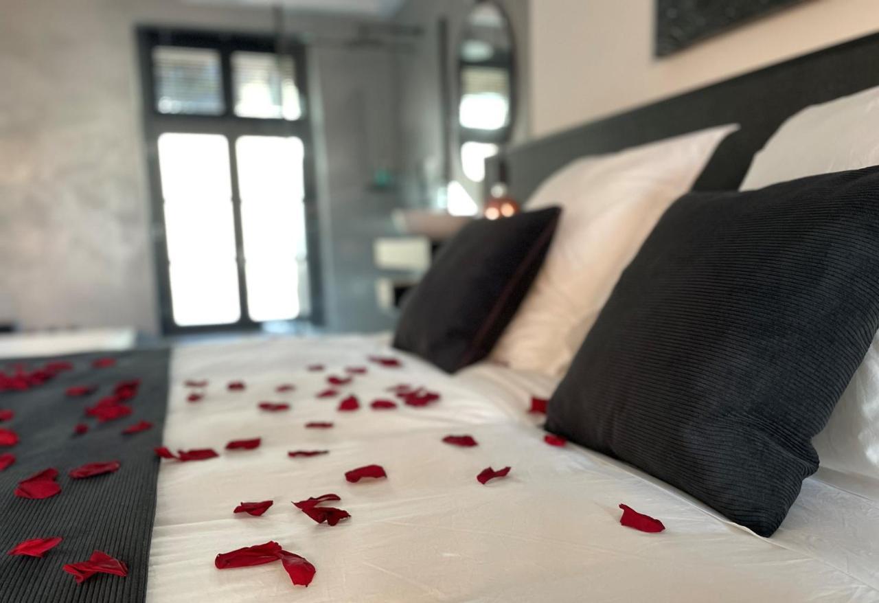 Ennea - Jacuzzi & Luxury Suites (Adults Only) Perpignan Bagian luar foto